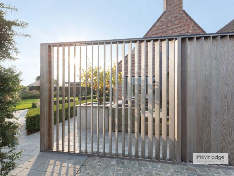 Moderne houten shutters als terrasafscheiding te Meulebeke | Houten shutters op maat