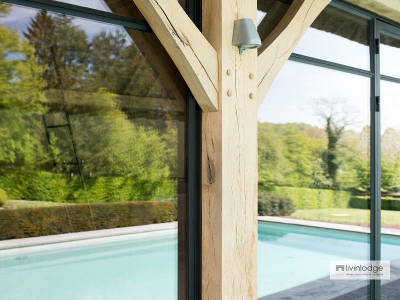 Exclusieve eiken poolhouse met verdieping te Ronse | Houten bijgebouwen op maat