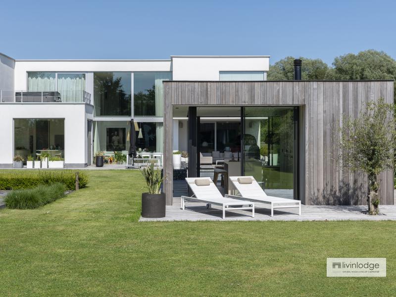 Moderne poolhouse met luxe uitstraling