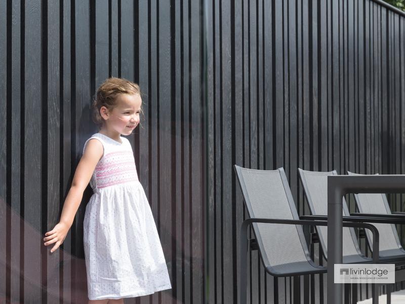 Moderne poolhouse met tuinwand te Tielt | Houten bijgebouwen op maat