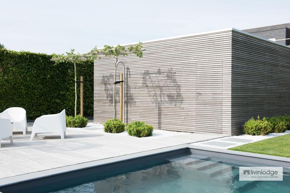 Pool house minimalista con caseta de jardín en Merchtem